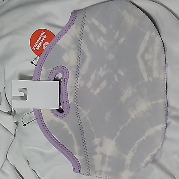 Built Rambler Lunch Bag  12 x 9.5 x 6 inches in Purple & White. - Picture 2 of 8